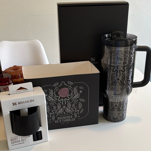 THE HALLOWEEN QUENCHER H2.0 FLOWSTATE TUMBLER | 40 OZ  Deadly Damask Bundle - Picture 1 of 13